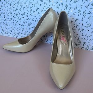 XOXO Soft champagne colored pumps in size 7.5
